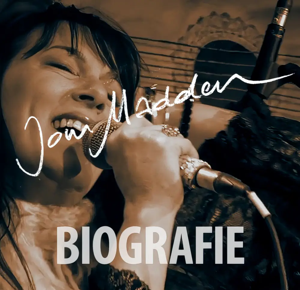 Joni Madden singt